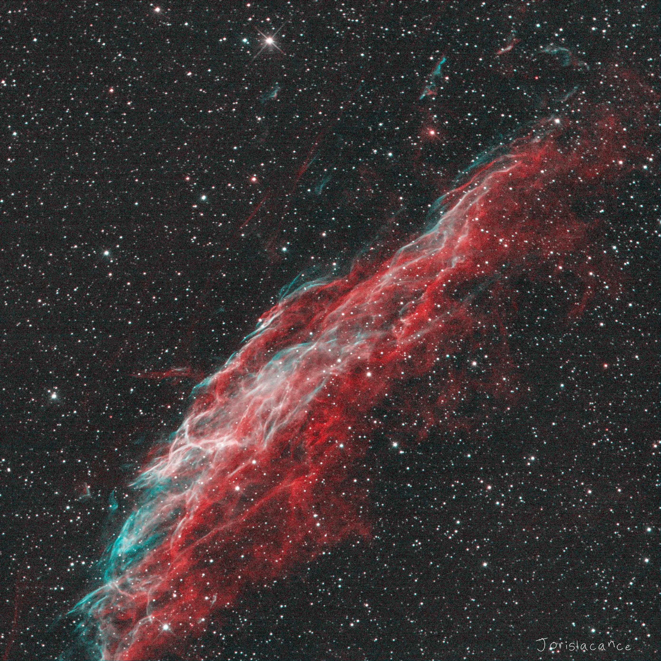 The Eastern Veil Nebula, NGC 6992, its filaments drawn in red and teal